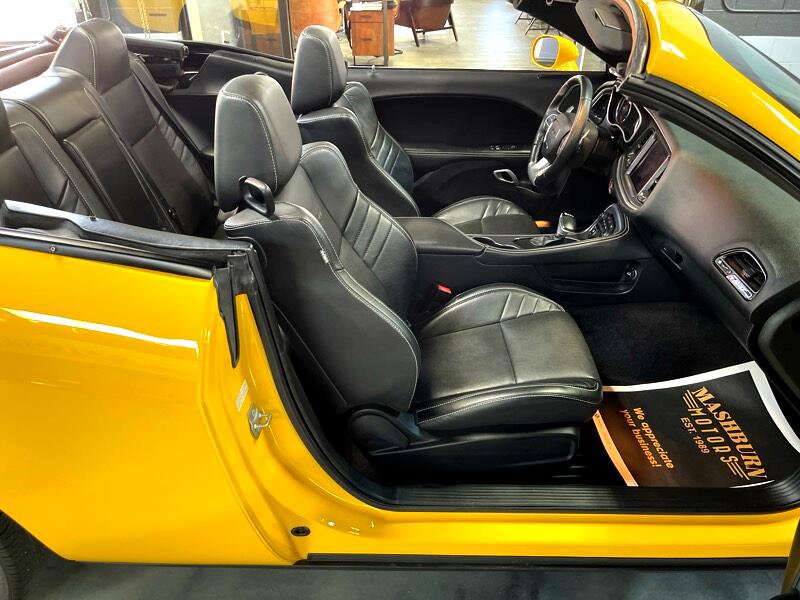 Used 2017 Dodge Challenger SRT w/ Technology Group image 39