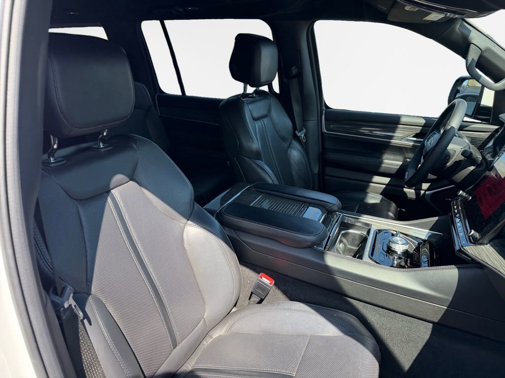 Used 2022 Jeep Wagoneer Series III w/ Flexible Seating Group image 30
