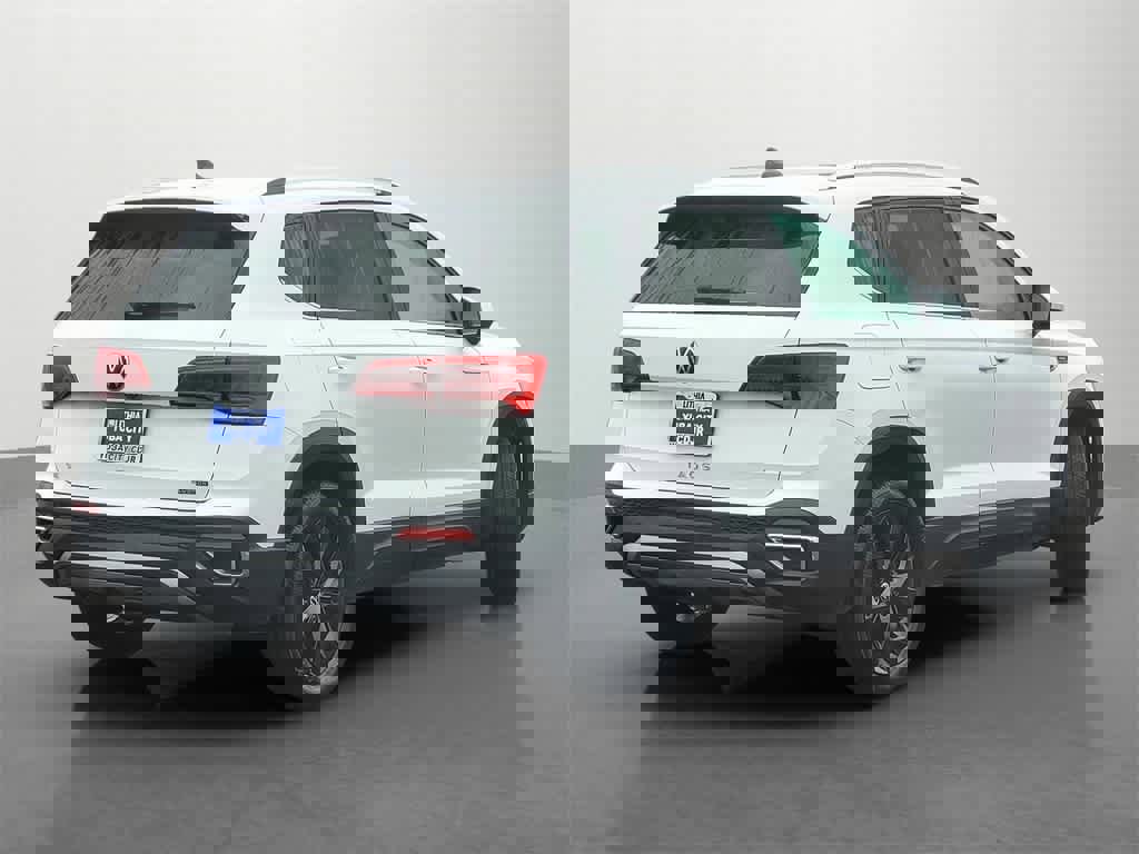 Used 2022 Volkswagen Taos SE w/ Panoramic Sunroof Package image 6