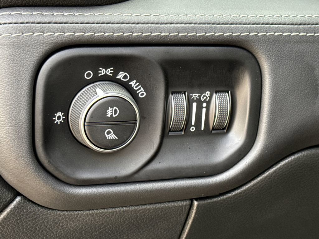 Used 2024 RAM 2500 Limited AWD/4WD image 24