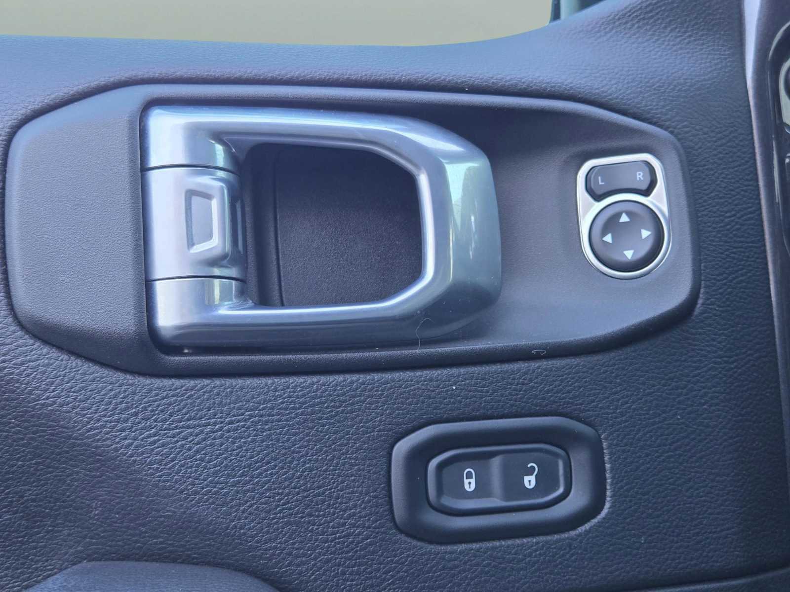 Used 2021 Jeep Wrangler Unlimited Sahara image 20