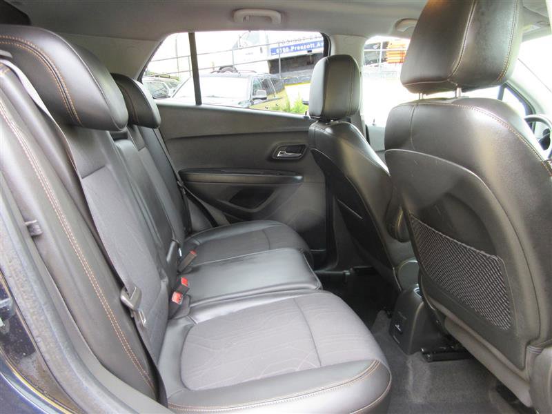Used 2022 Chevrolet Trax LT w/ Driver Confidence Package AWD/4WD image 21