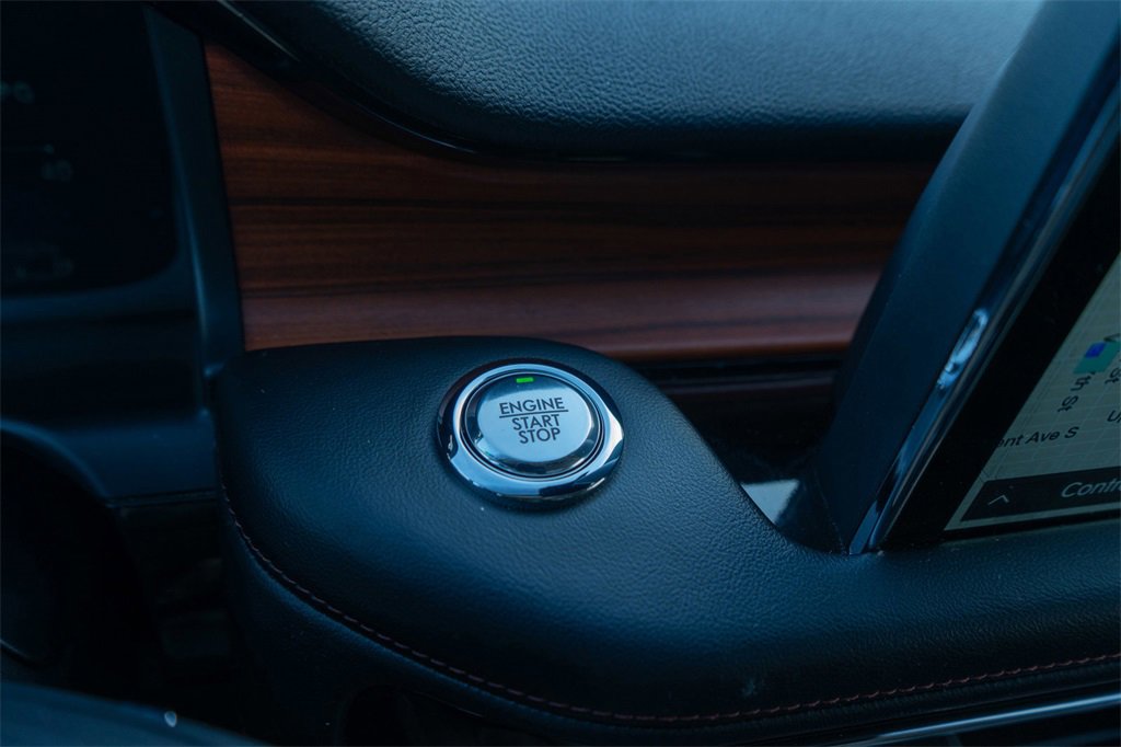 Used 2024 Lincoln Aviator Reserve AWD/4WD image 23