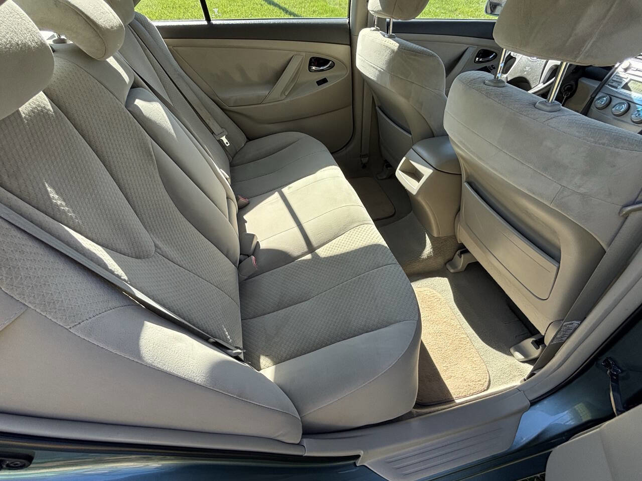 Used 2009 Toyota Camry LE FWD image 12