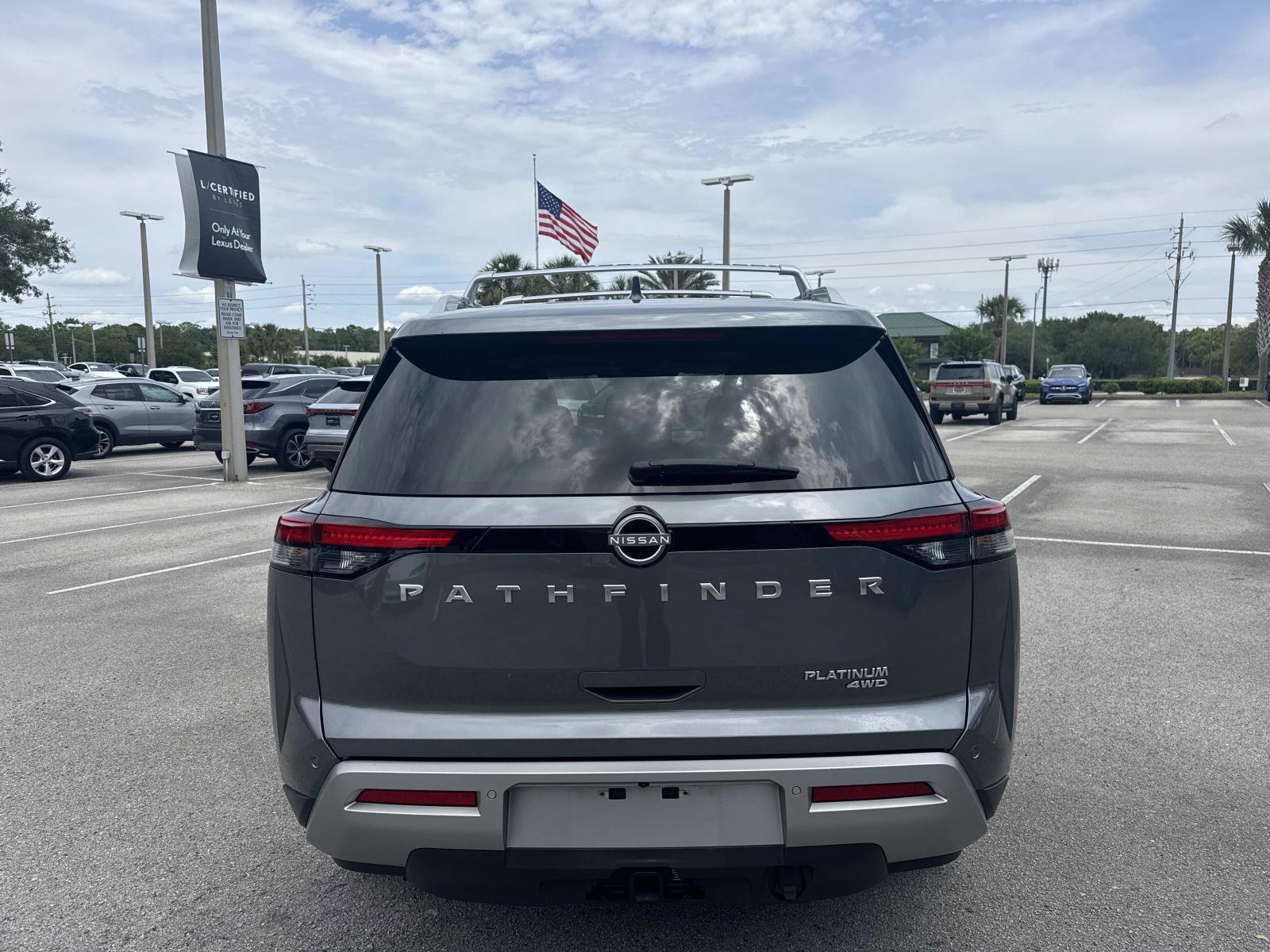 Used 2025 Nissan Pathfinder Platinum AWD/4WD image 4