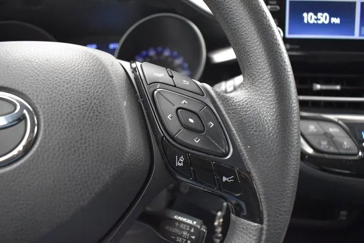 Used 2020 Toyota C-HR LE FWD image 22