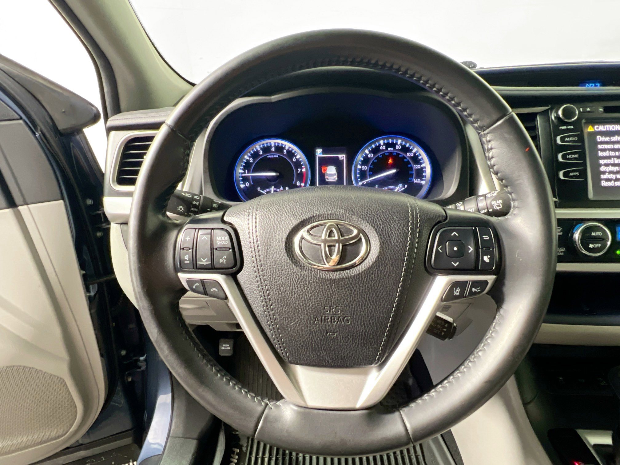 Used 2019 Toyota Highlander XLE image 17