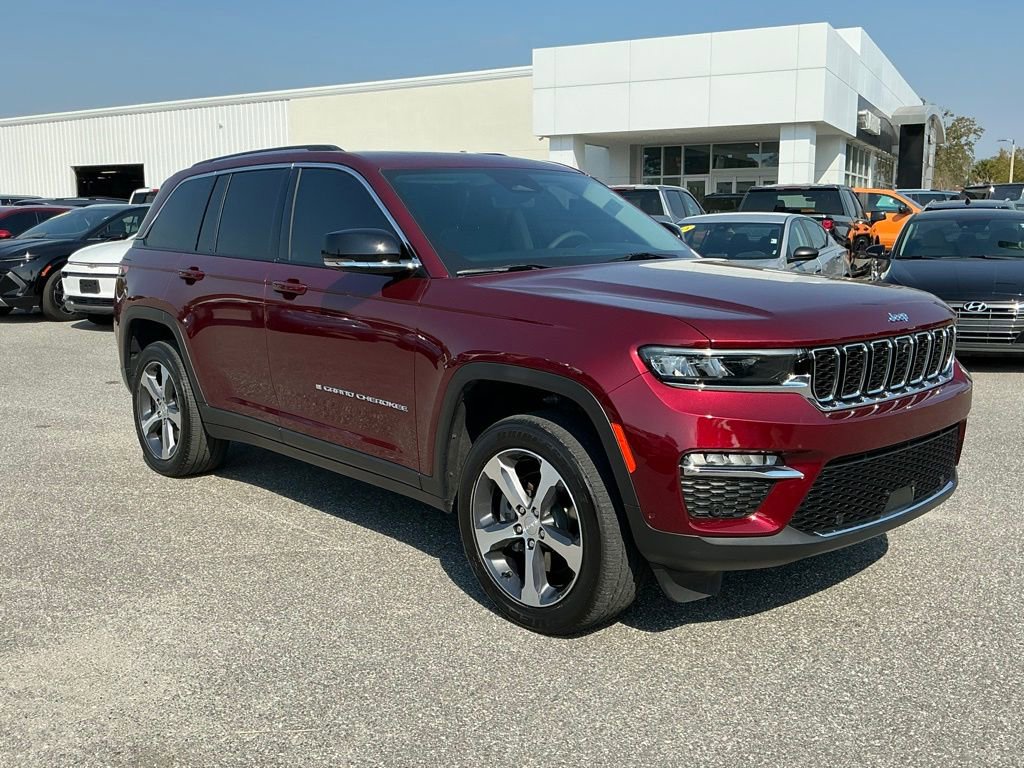 Used 2023 Jeep Grand Cherokee 4WD 4xe w/ Luxury Tech Group II image 11