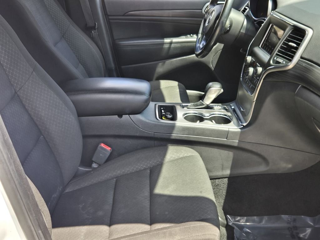 Used 2021 Jeep Grand Cherokee Laredo image 17