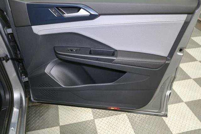 Certified 2024 Volkswagen Taos SE image 23
