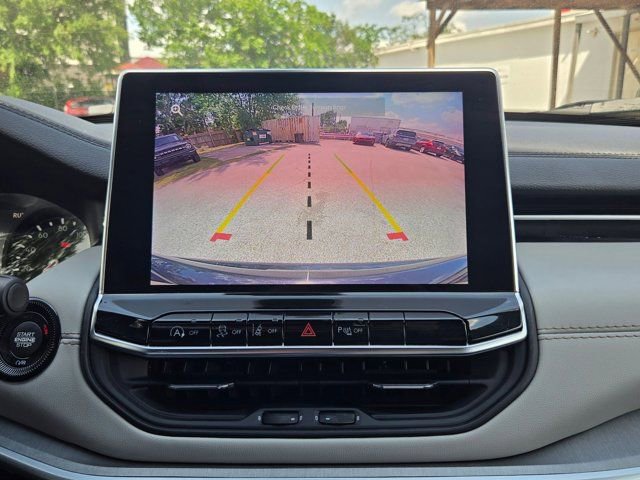 Used 2025 Jeep Compass Limited image 19