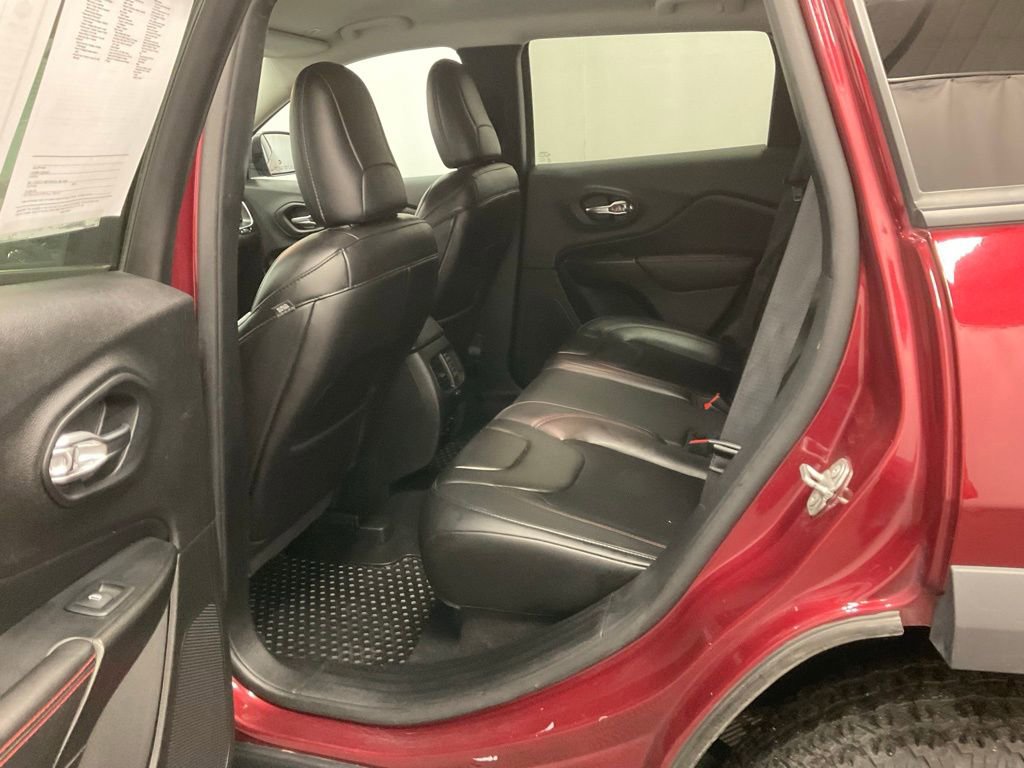 Used 2019 Jeep Cherokee Trailhawk w/ Cold Weather Group image 32