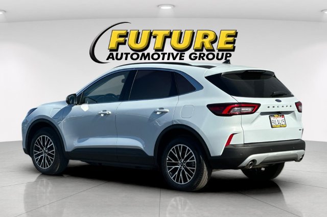 Used 2025 Ford Escape SE w/ PHEV Premium Package FWD image 5