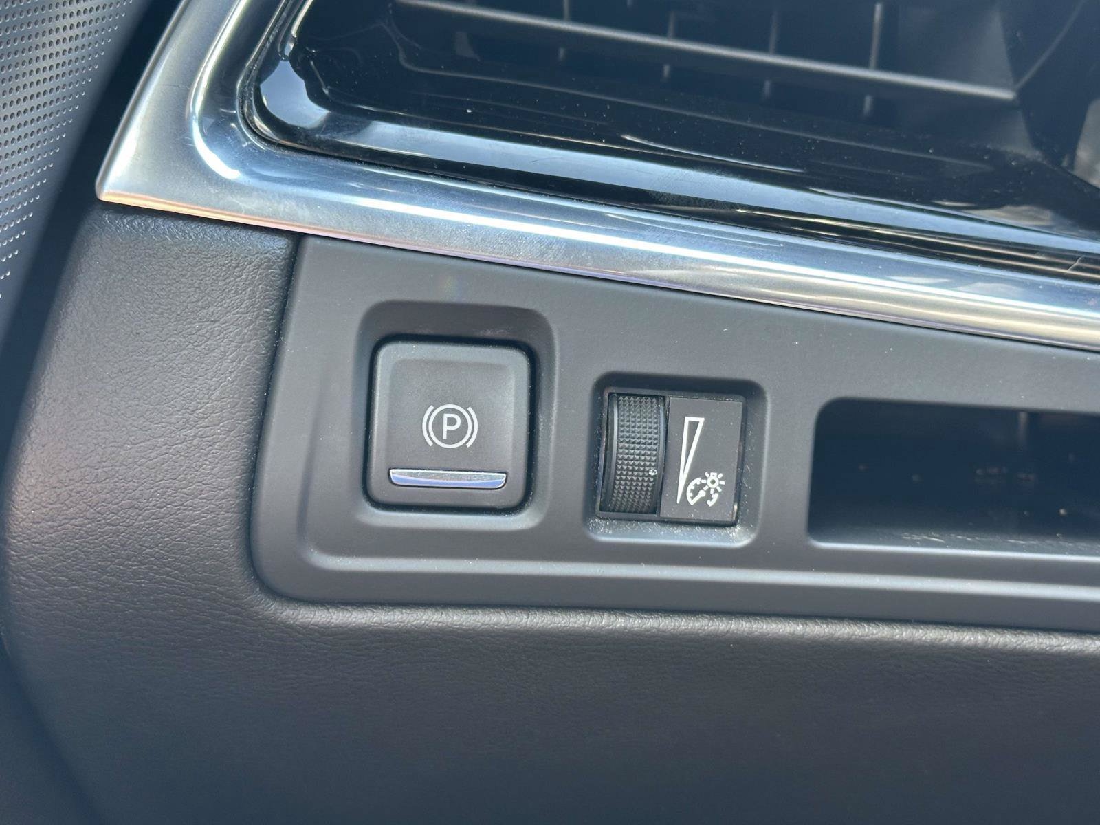 Used 2020 Cadillac XT6 Premium Luxury FWD image 23