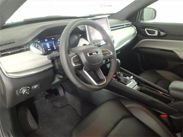 Used 2024 Jeep Compass Limited image 8