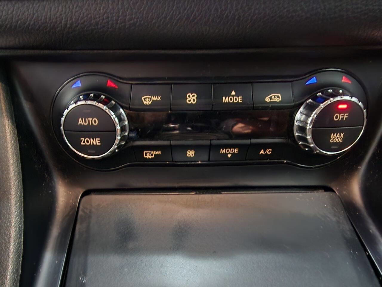 Used 2017 Mercedes-Benz GLA 250 4MATIC w/ Premium Package image 28