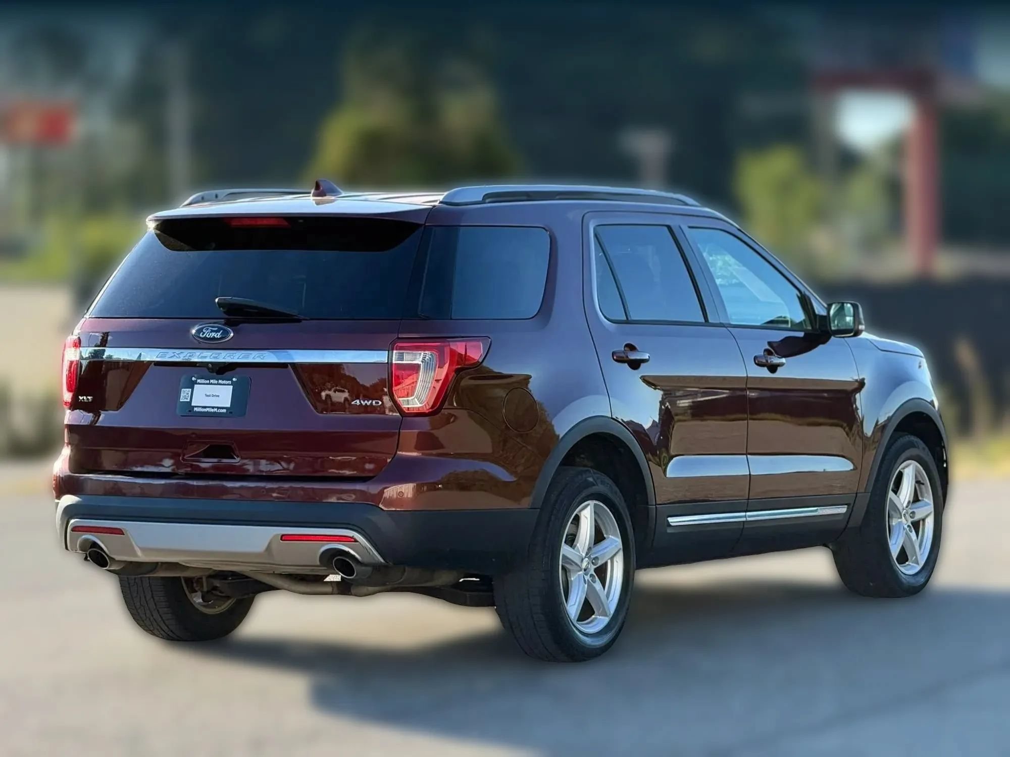 Used 2016 Ford Explorer XLT w/ Equipment Group 201A AWD/4WD image 9