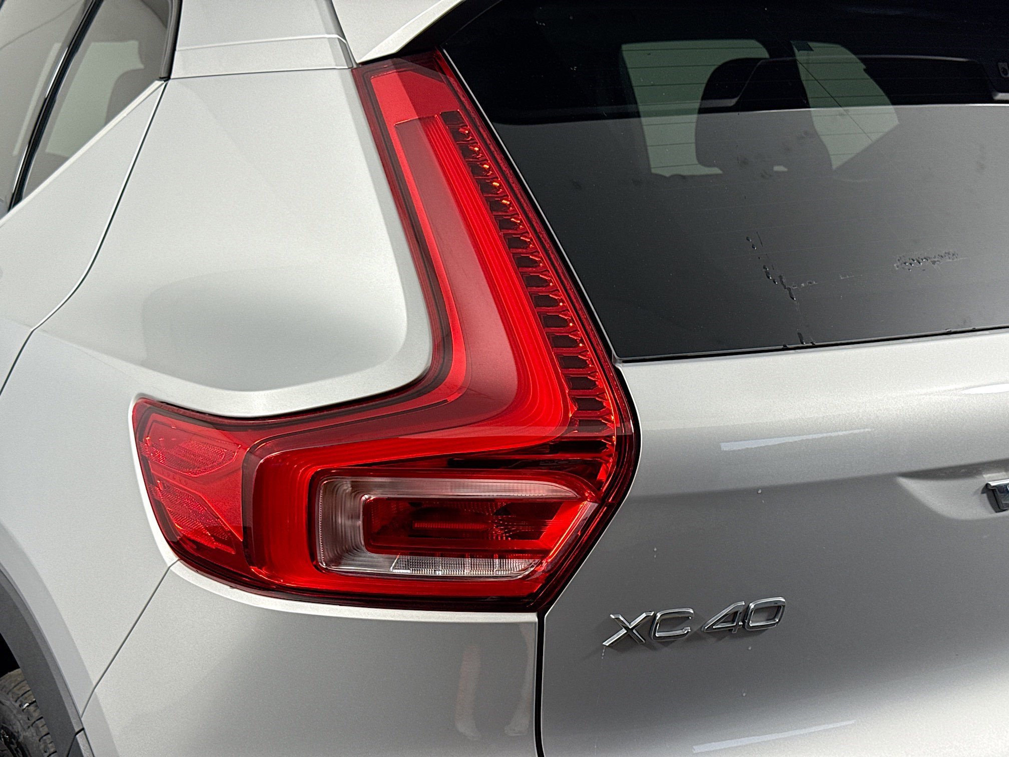 Used 2025 Volvo XC40 B5 Core image 36