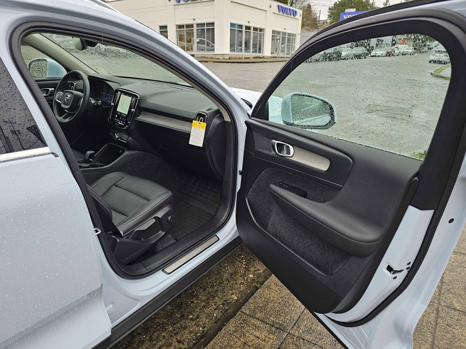 Certified 2025 Volvo XC40 B5 Core w/ Protection Package Premier image 10