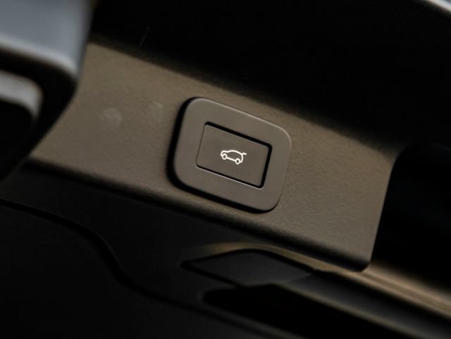 Certified 2025 Jaguar F-PACE R-Dynamic S AWD/4WD image 30