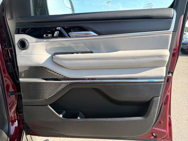 New 2026 Jeep Grand Wagoneer L Summit AWD/4WD image 31