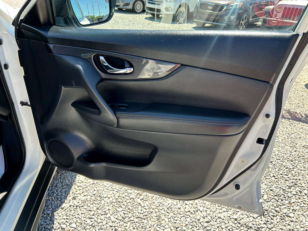 Used 2017 Nissan Rogue S image 16