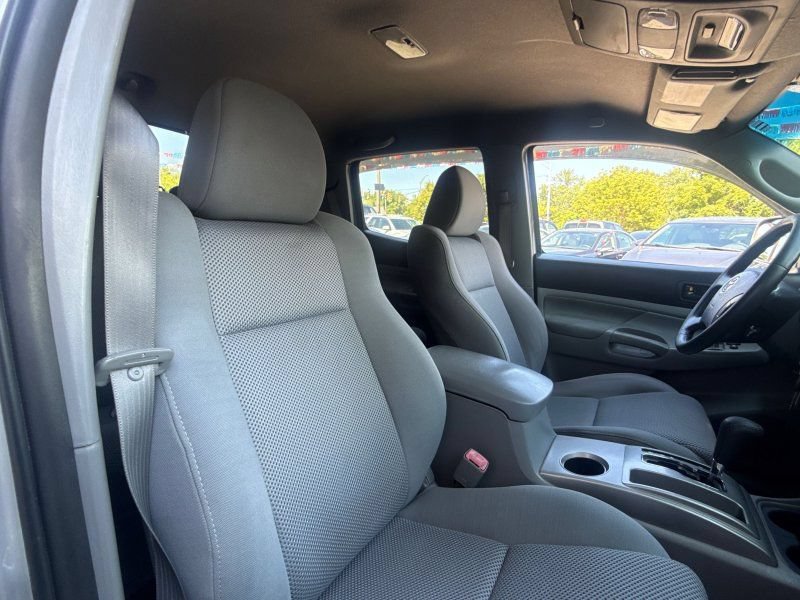 Used 2010 Toyota Tacoma 4x4 Double Cab V6 w/ TRD Sport Pkg image 18