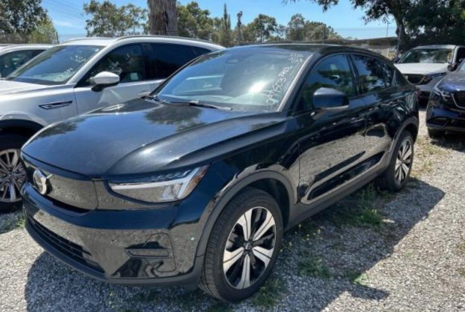 Used 2023 Volvo C40 Recharge Core AWD/4WD image 1