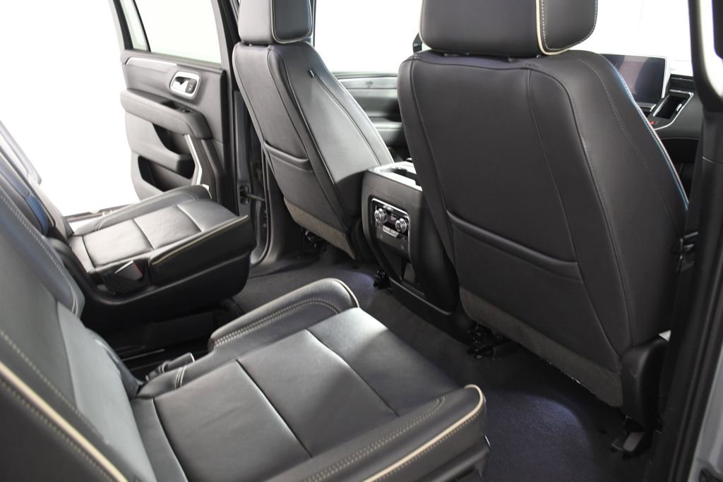 Used 2023 GMC Yukon XL SLT w/ SLT Premium Package image 22