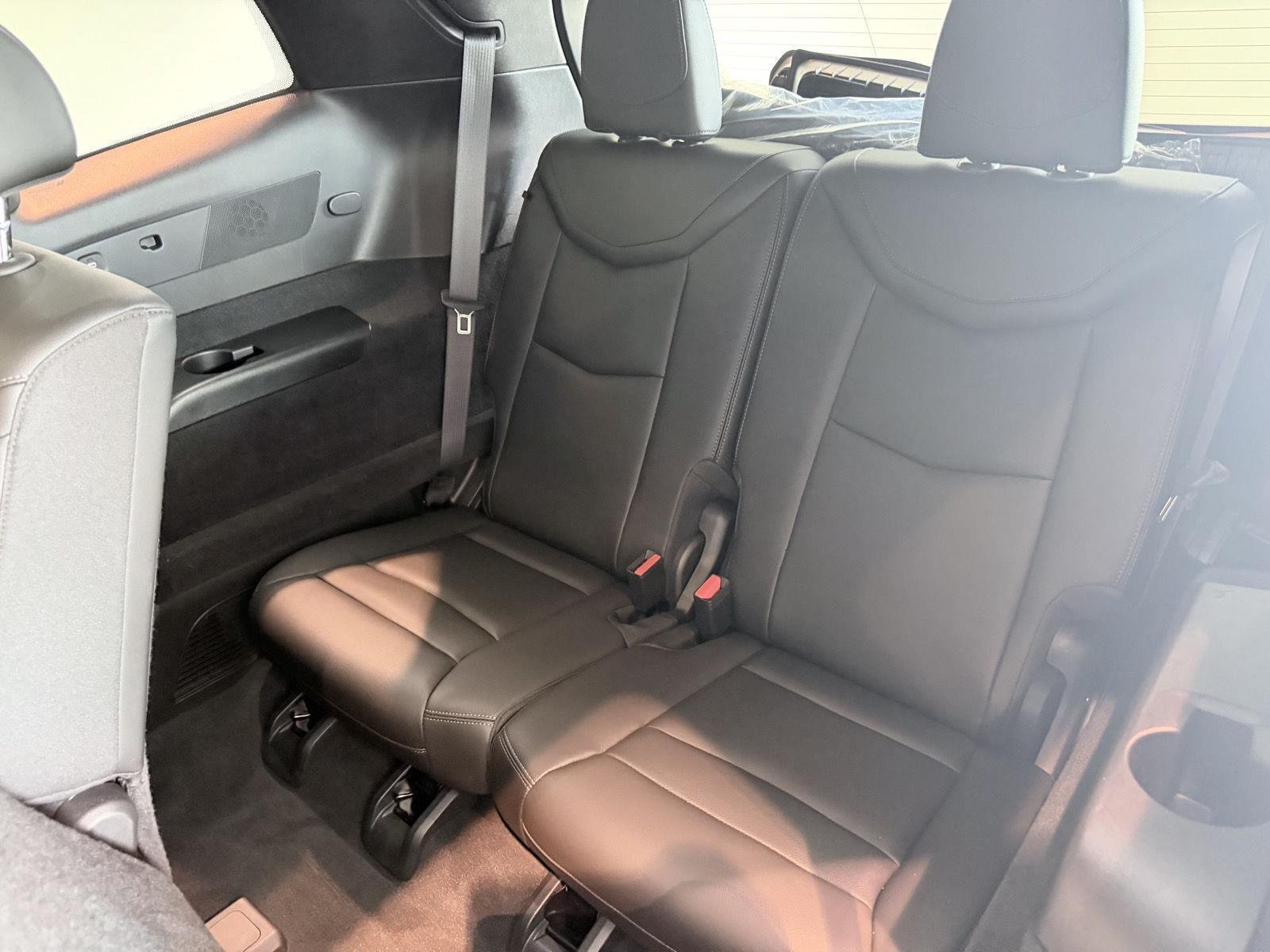 Certified 2024 Cadillac XT6 Luxury w/ LPO, Floor Liner Package AWD/4WD image 36