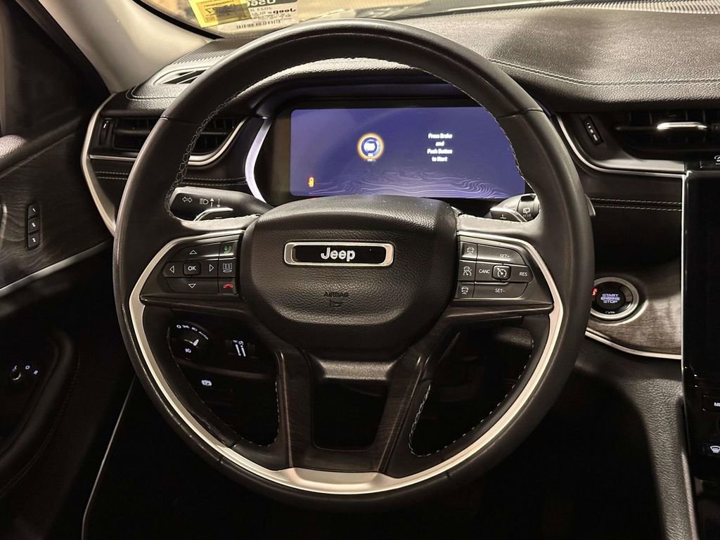 Used 2023 Jeep Grand Cherokee Limited w/ Black Appearance Package image 23