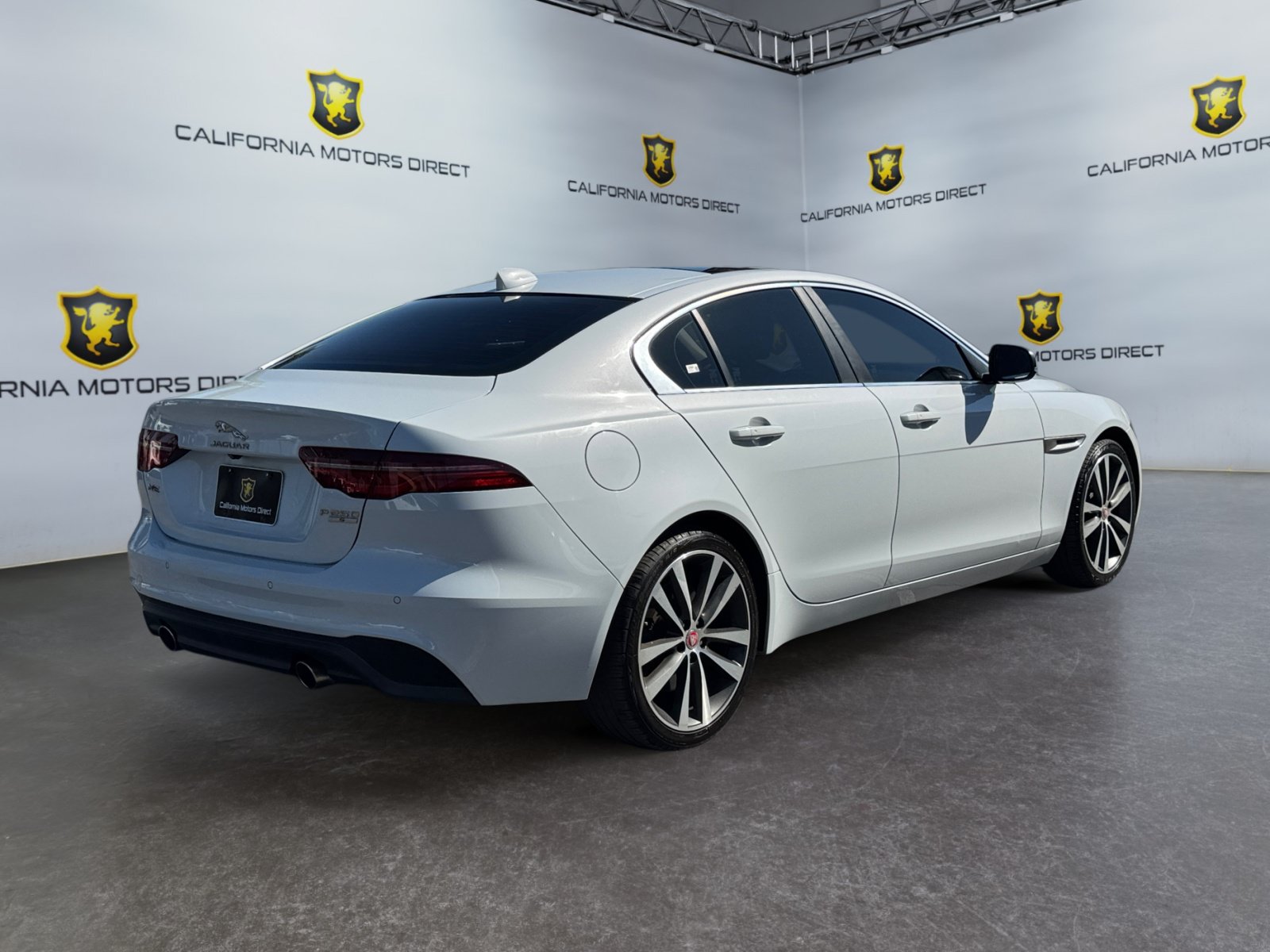 Used 2020 Jaguar XE S RWD image 5