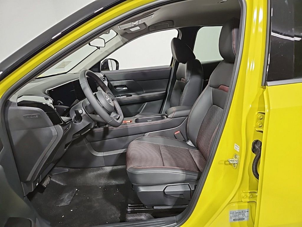 New 2025 Nissan Kicks SR image 9