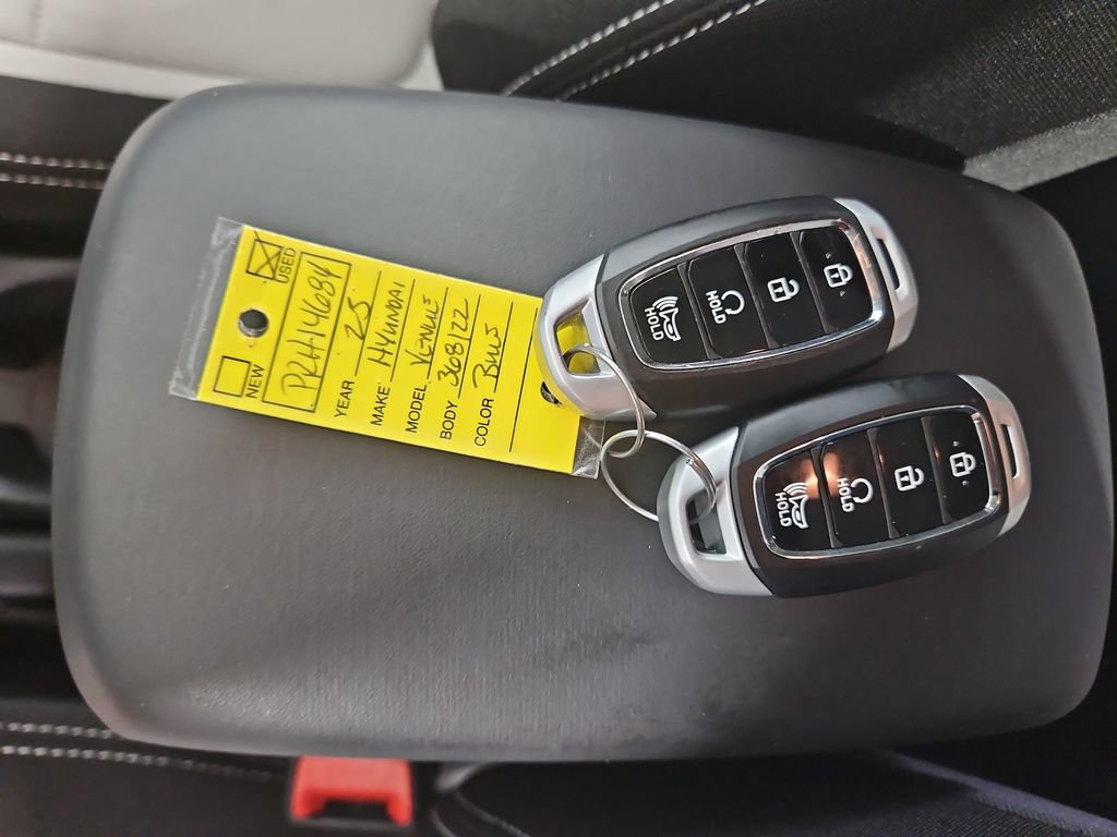 Certified 2025 Hyundai Venue SEL FWD image 30