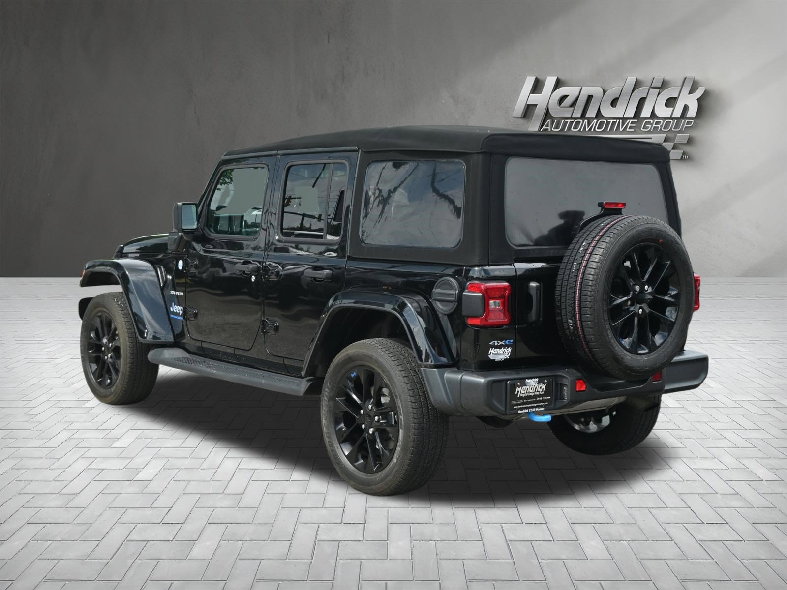 Used 2023 Jeep Wrangler Unlimited Sahara w/ Cold Weather Group AWD/4WD image 8