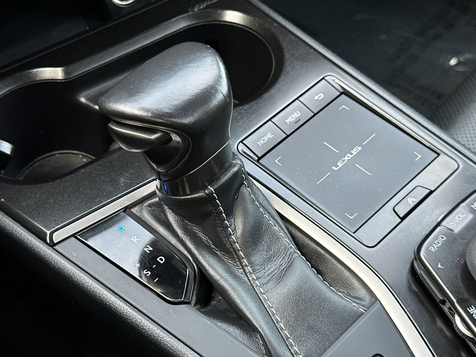 Used 2019 Lexus UX 250h w/ Premium Package image 24