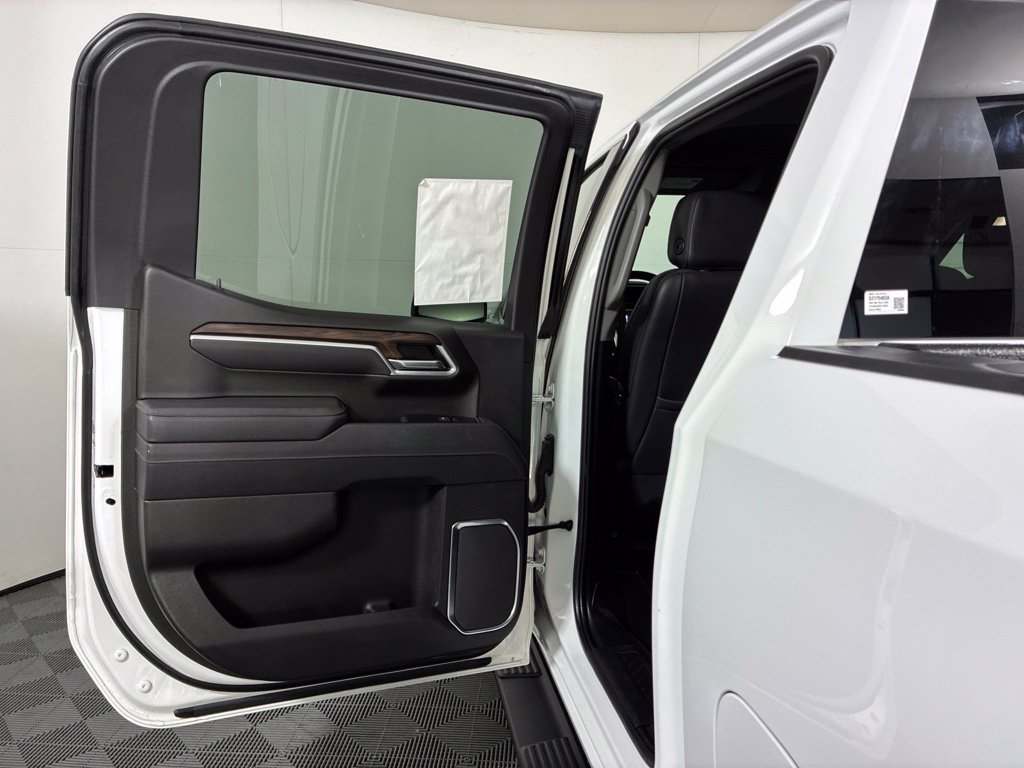 Used 2025 GMC Sierra 1500 SLT AWD/4WD image 24