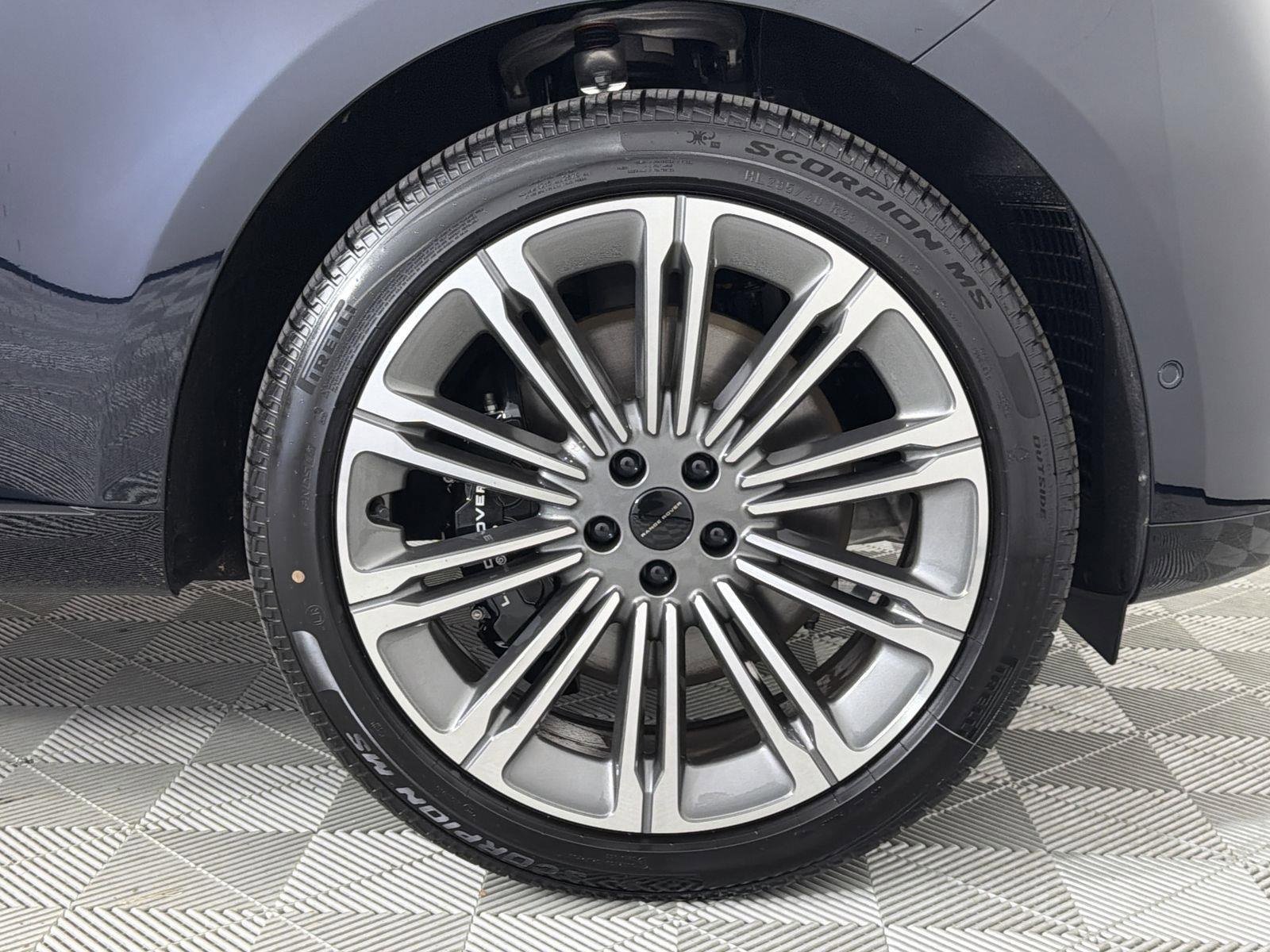 New 2026 Land Rover Range Rover Long Wheelbase SE image 34