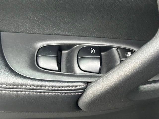 Used 2018 Nissan Rogue S image 21