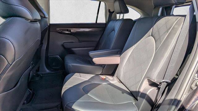 Used 2021 Toyota Highlander Platinum image 27