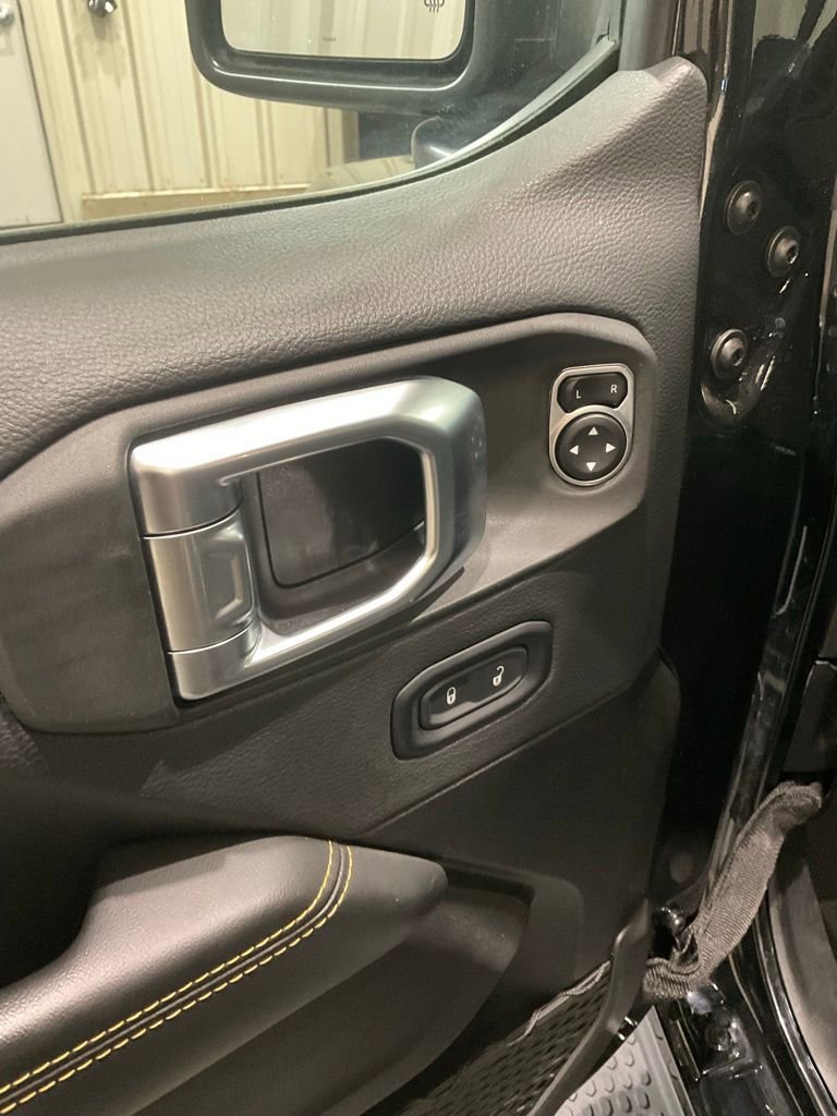 Used 2025 Jeep Wrangler Unlimited Sahara image 7