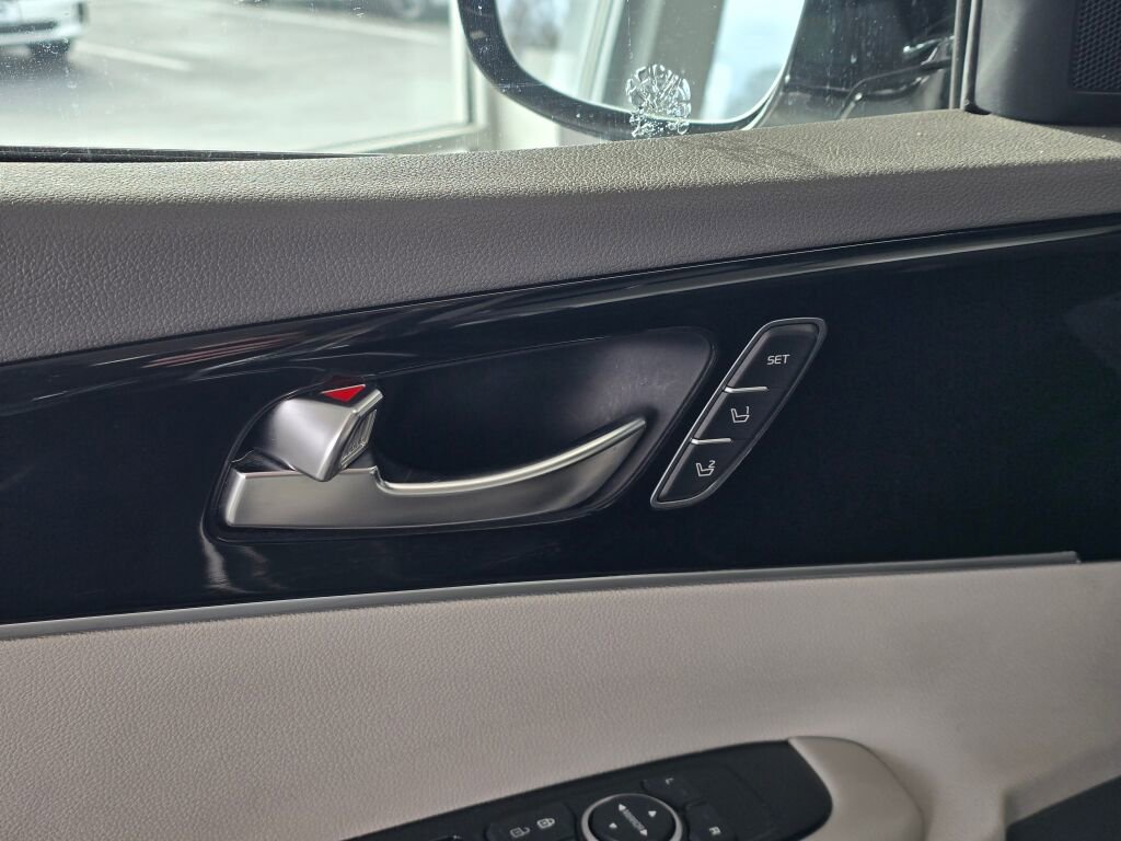 Used 2019 Kia Sorento SX image 21