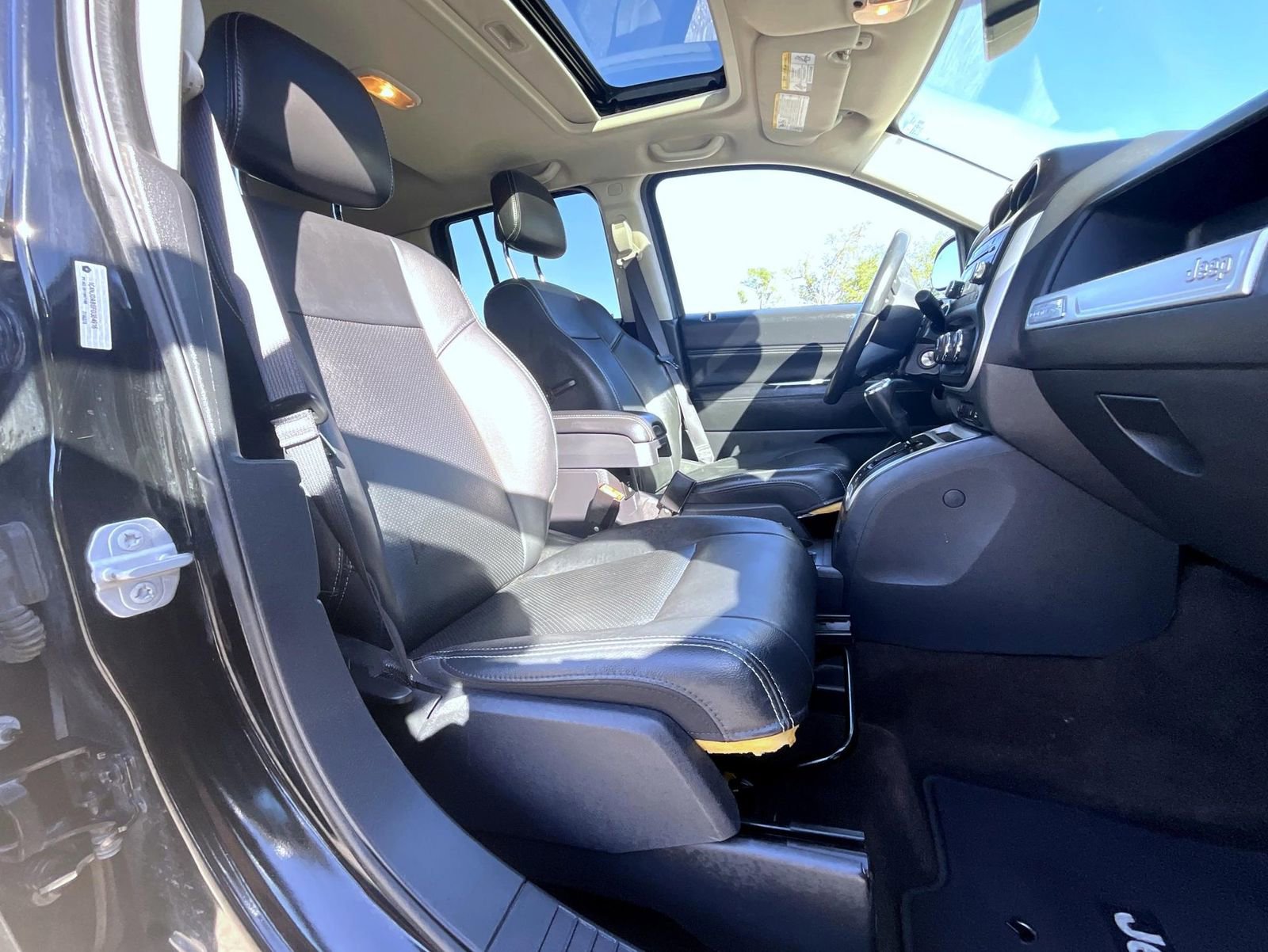Used 2015 Jeep Compass 4WD image 17