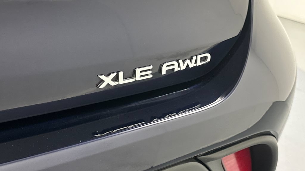 Used 2022 Toyota Highlander XLE AWD/4WD image 20