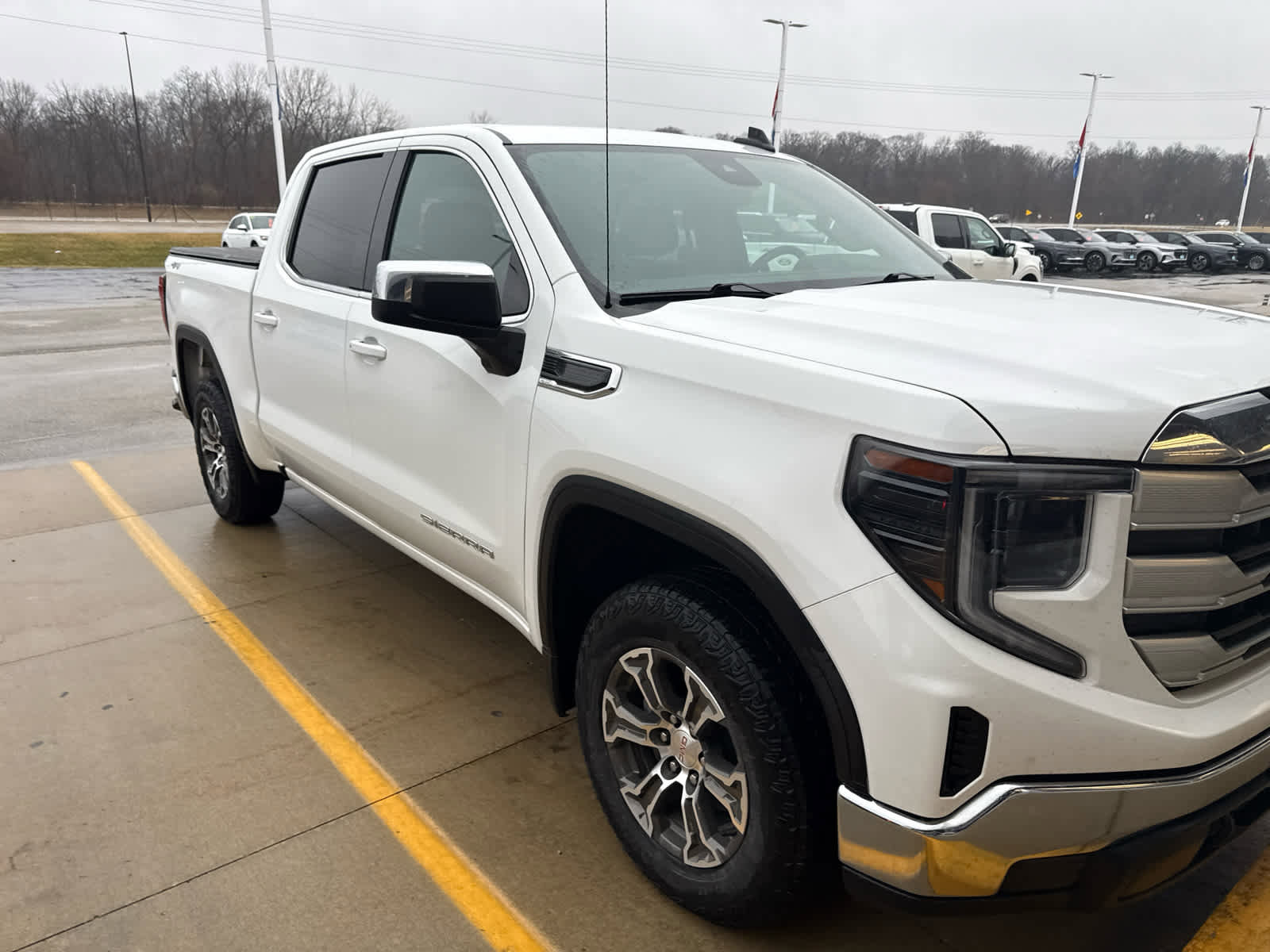 Used 2023 GMC Sierra 1500 SLE image 3