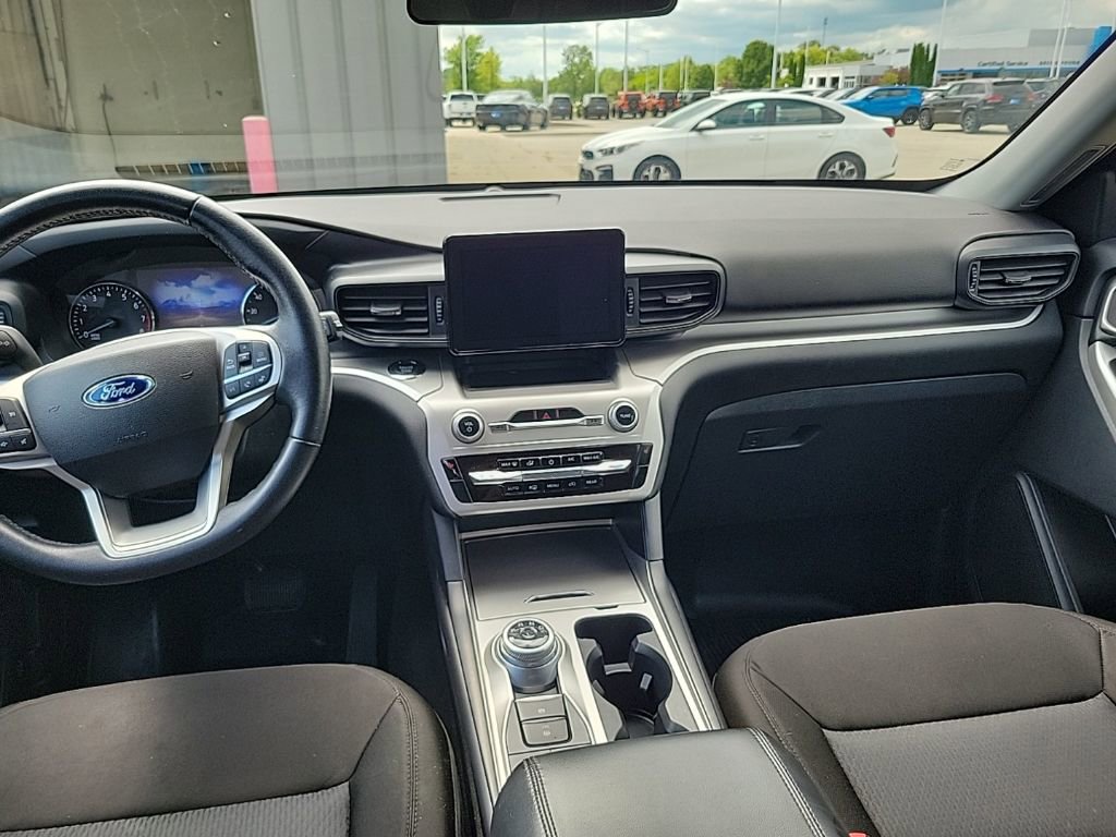Used 2022 Ford Explorer XLT image 15