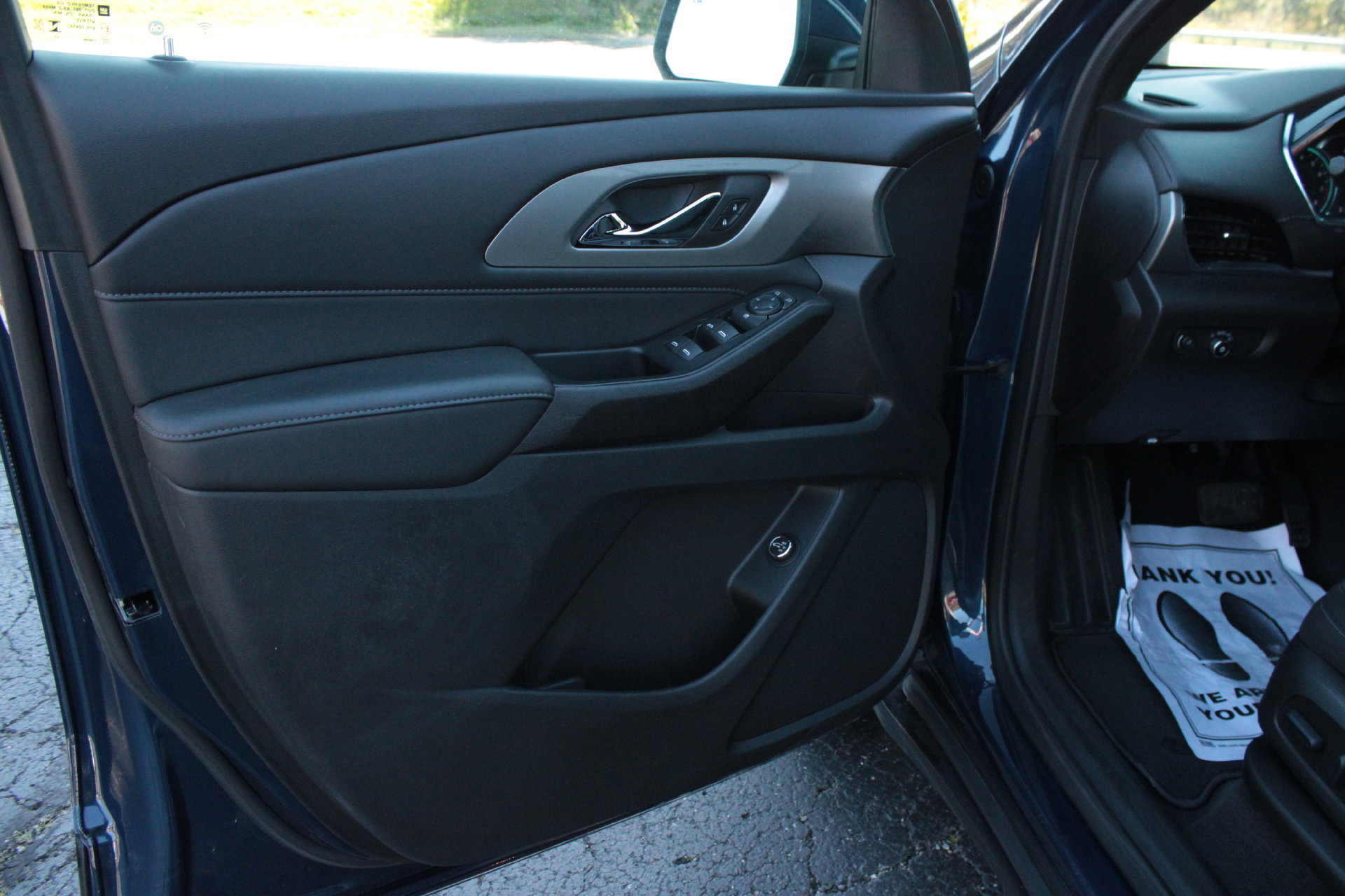 Used 2023 Chevrolet Traverse LT FWD image 12