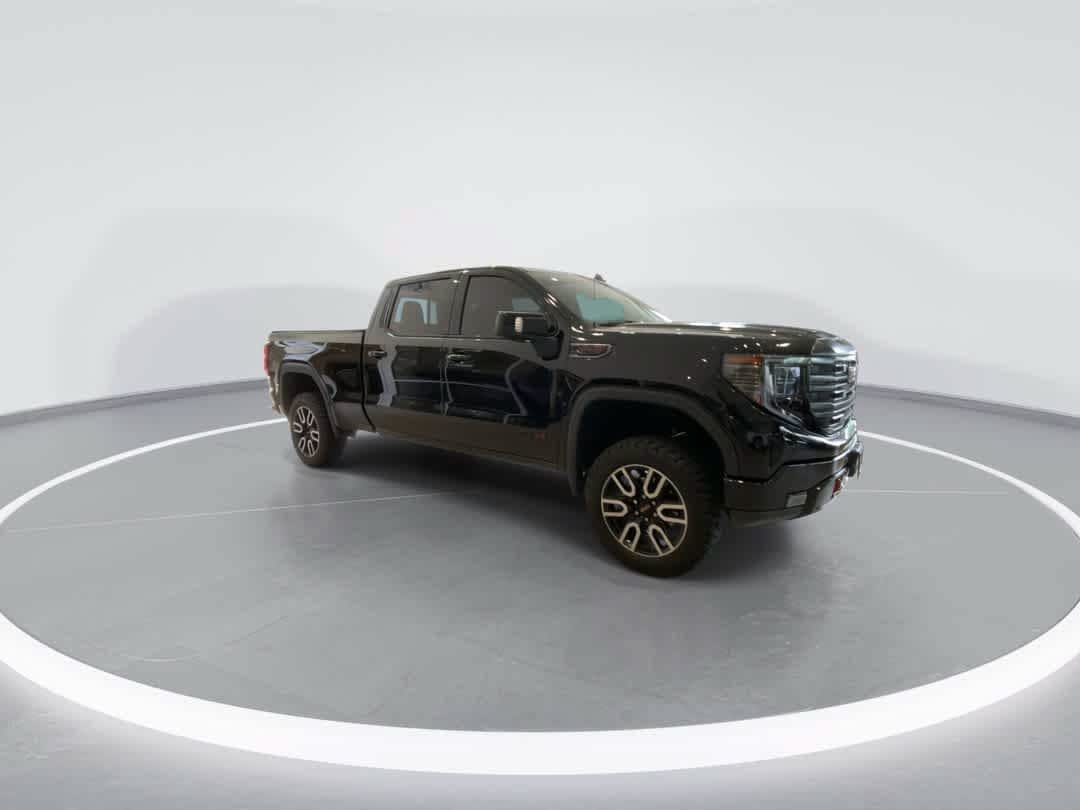 Used 2024 GMC Sierra 1500 AT4 w/ Technology Package AWD/4WD image 2