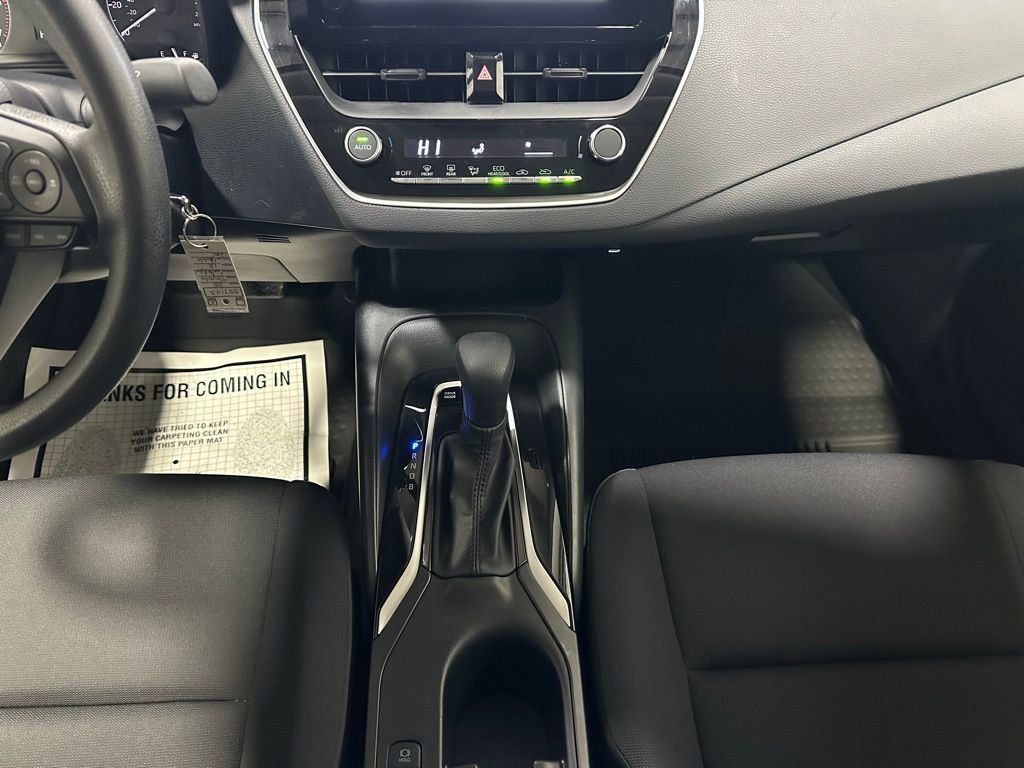 Used 2025 Toyota Corolla LE image 37