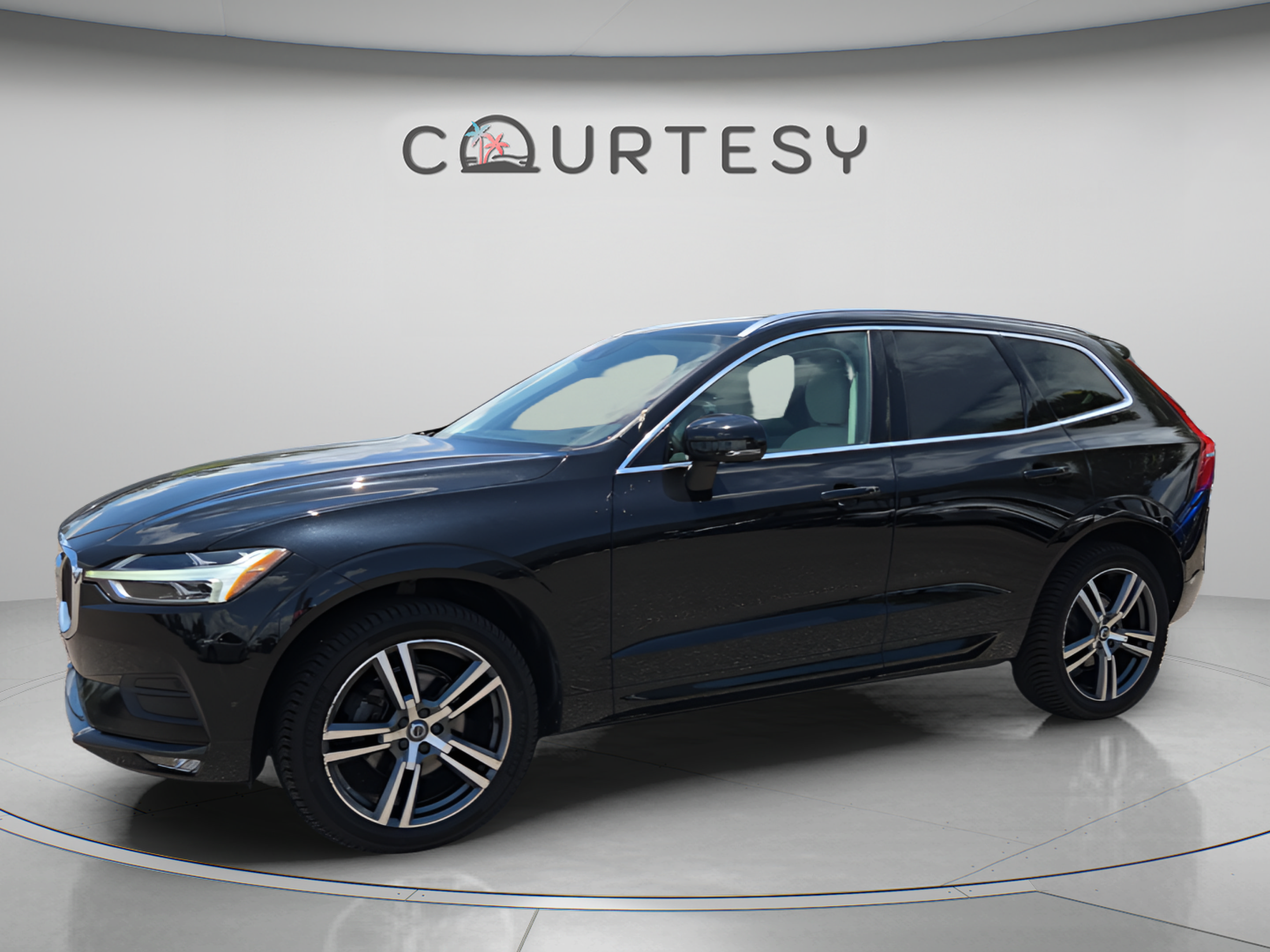 Used 2021 Volvo XC60 T5 Momentum w/ Premium Package AWD/4WD image 1